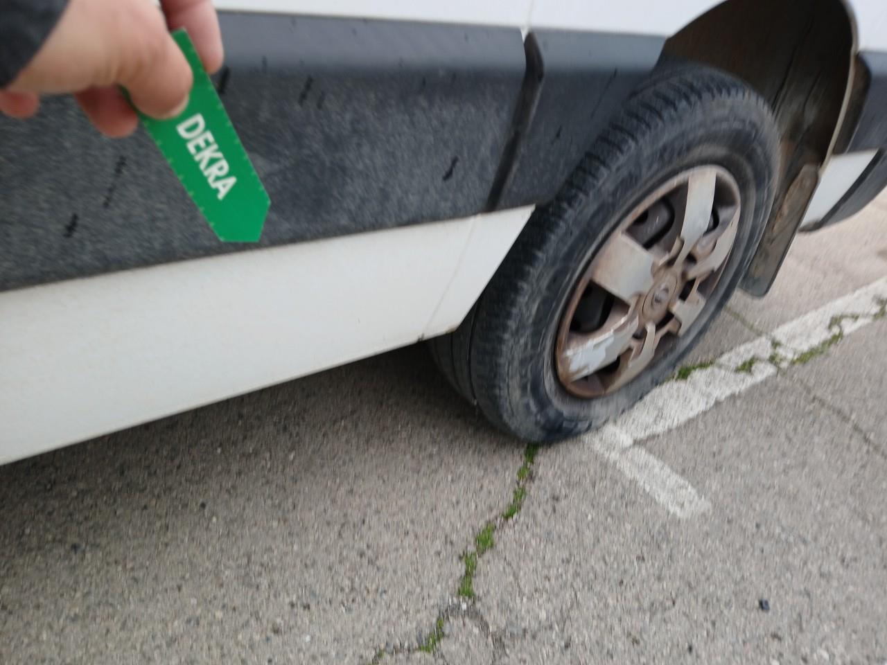 Daño en Aleta trasera izquierdo Golpe carrocería Golpe carrocería
