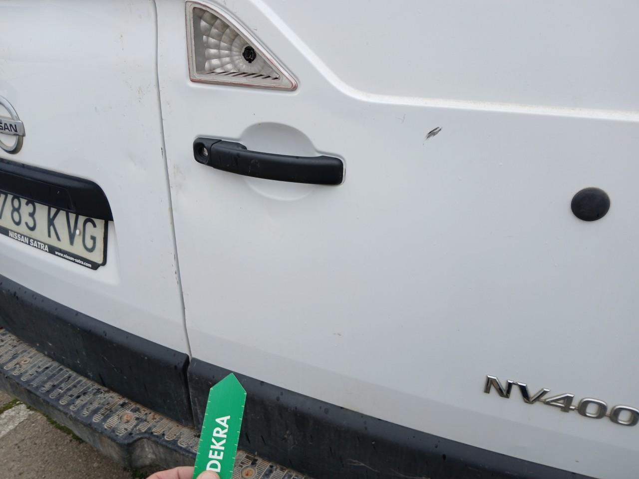 Daño en Puerta trasera derecha Golpe carrocería Golpe carrocería