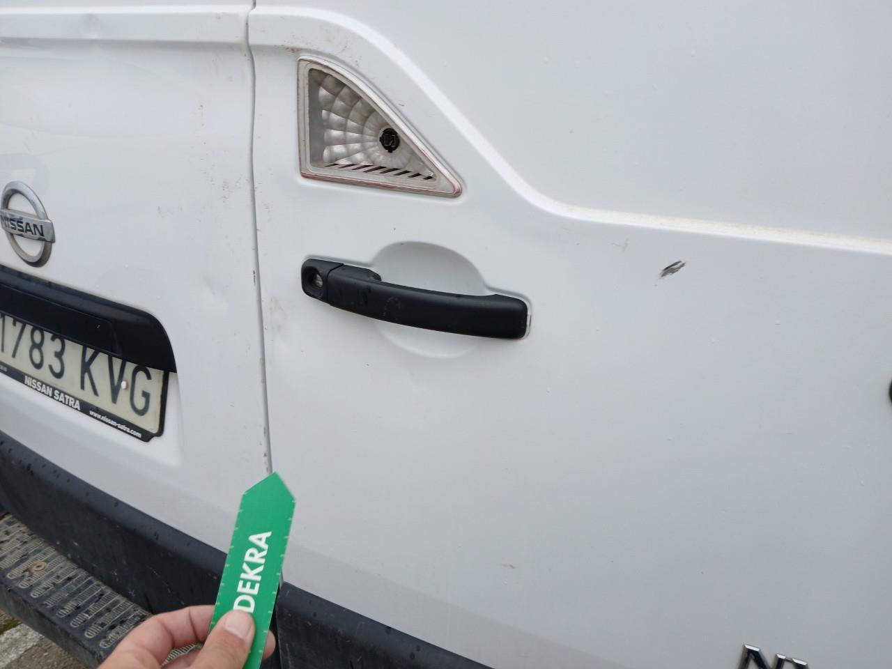 Daño en Puerta trasera derecha Golpe carrocería Golpe carrocería