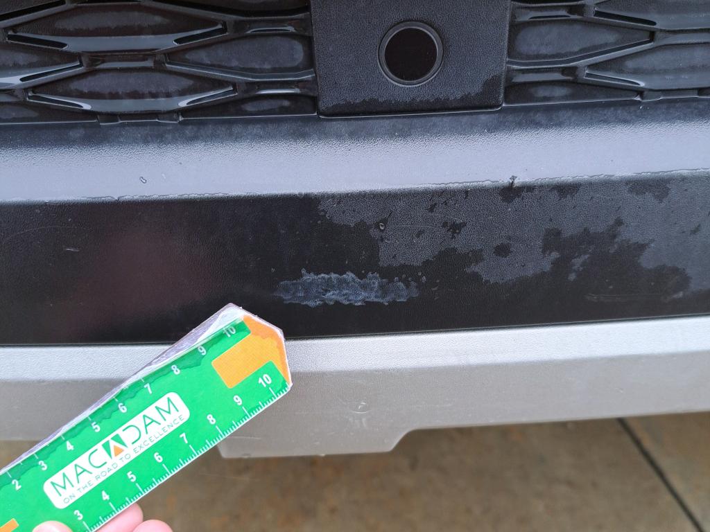 Daño en moldura parachoque Del Arañazo ligero Arañazo ligero