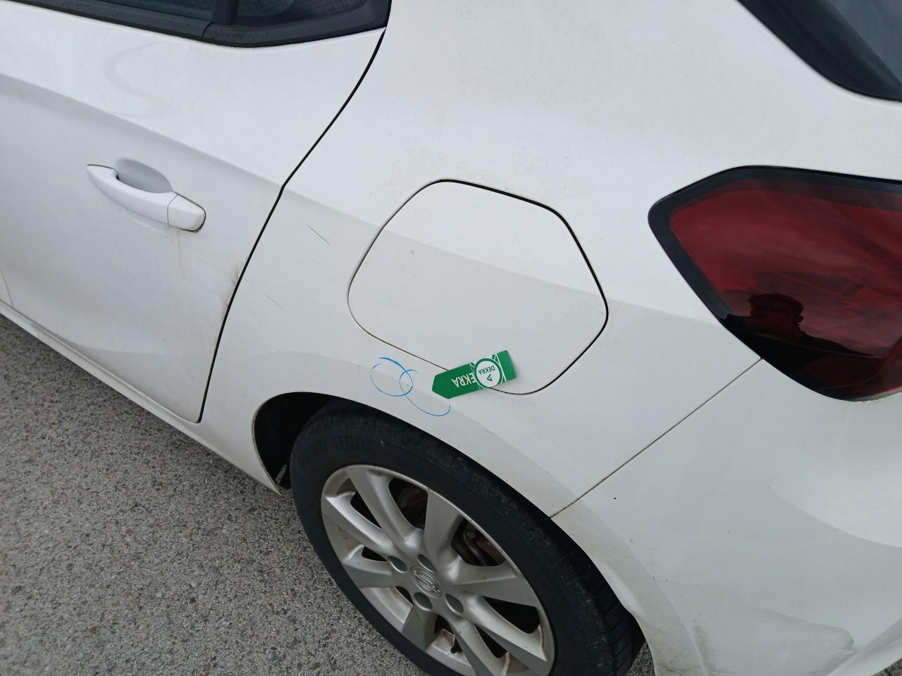 Daño en Aleta trasera izquierdo Golpe carrocería Golpe carrocería
