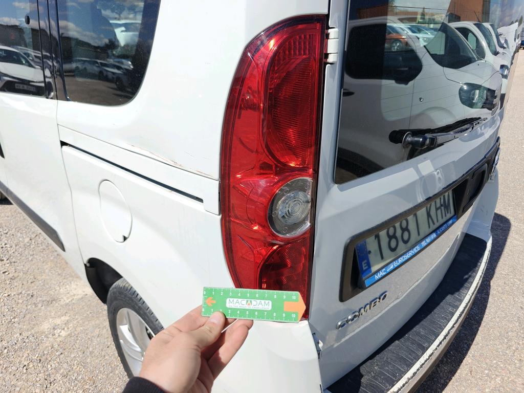Daño en Optico trasero izquierdo Arañazo ligero Arañazo ligero