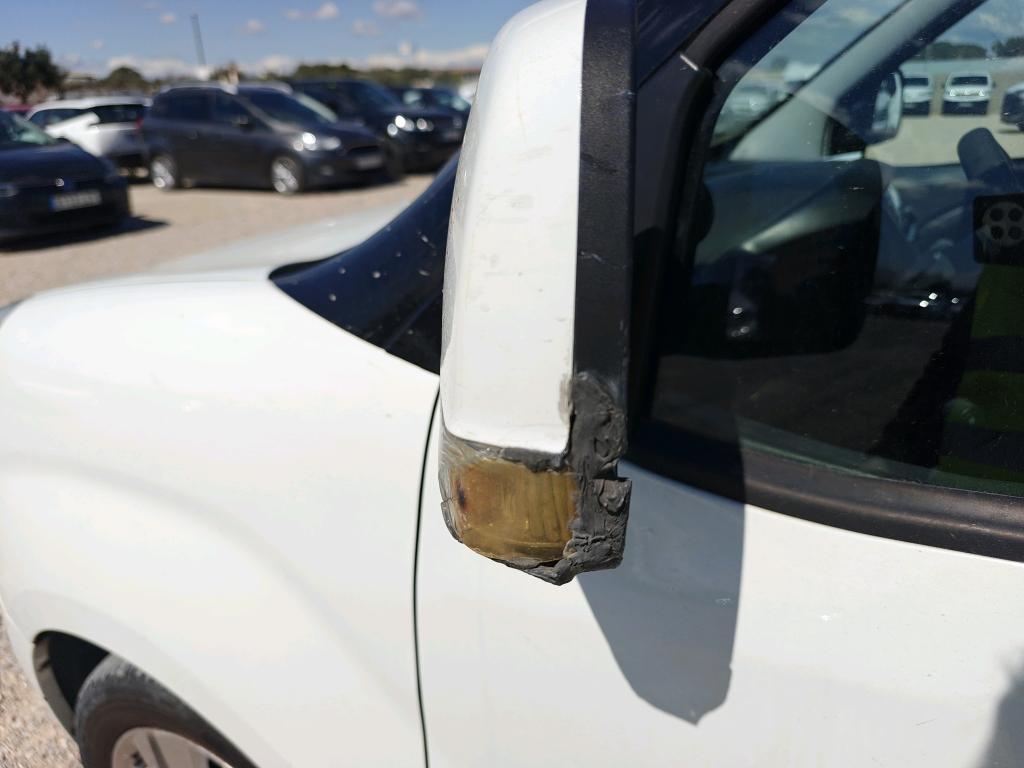 Daño en Retrovisor izquierdo Roto Roto