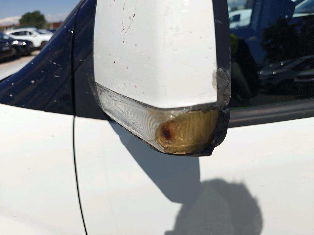 Daño en Retrovisor izquierdo Roto Roto