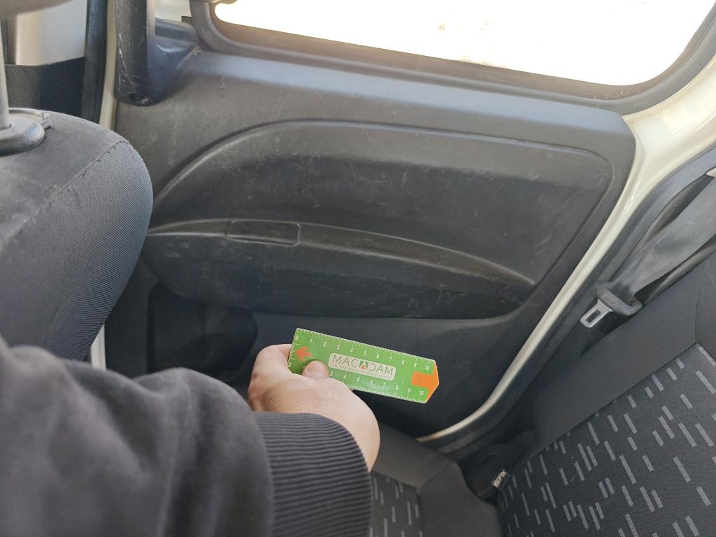 Daño en Guarnecido puerta Arañazo ligero Arañazo ligero