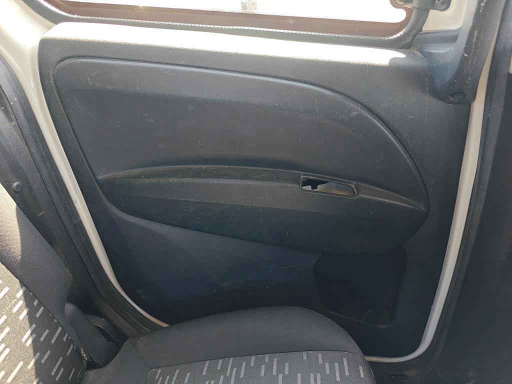 Daño en Guarnecido puerta Arañazo ligero Arañazo ligero