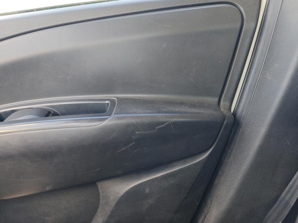 Daño en Guarnecido puerta Arañazo ligero Arañazo ligero