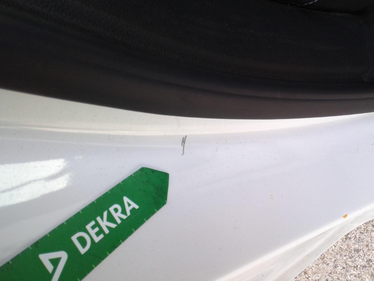 Daño en alto de puerta Golpe carrocería Golpe carrocería
