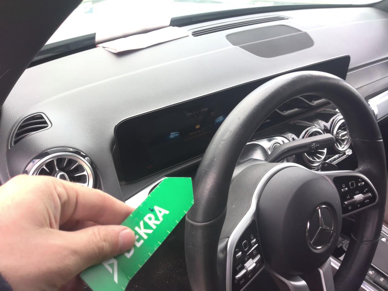 Daño en volante Arañazo profundo Arañazo profundo