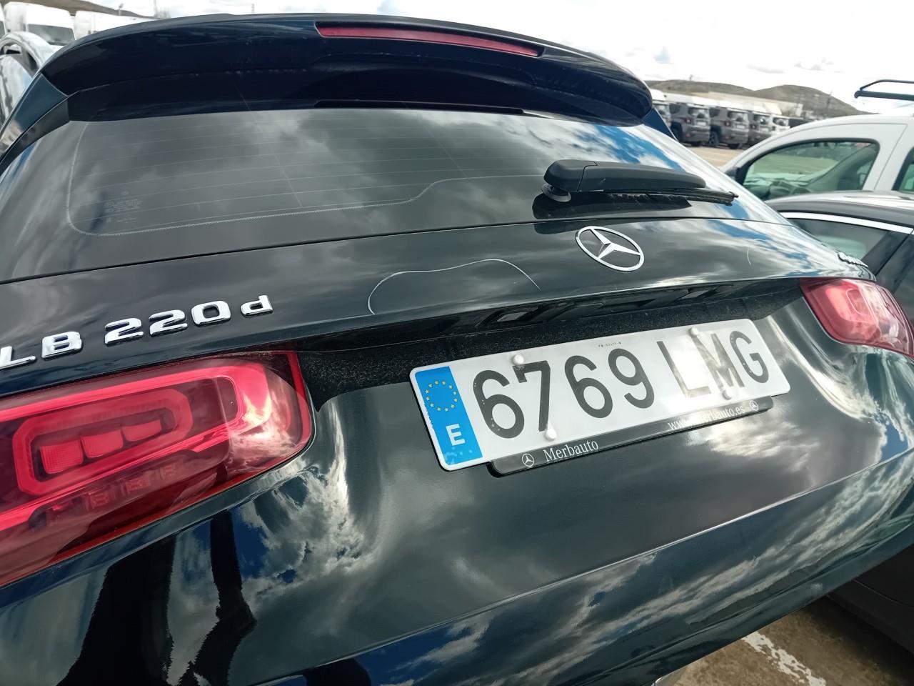 Daño en Maletero Golpe carrocería y  pintura dañada Golpe carrocería y  pintura dañada