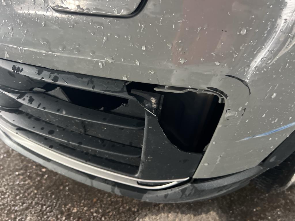 Daño en moldura Roto Roto