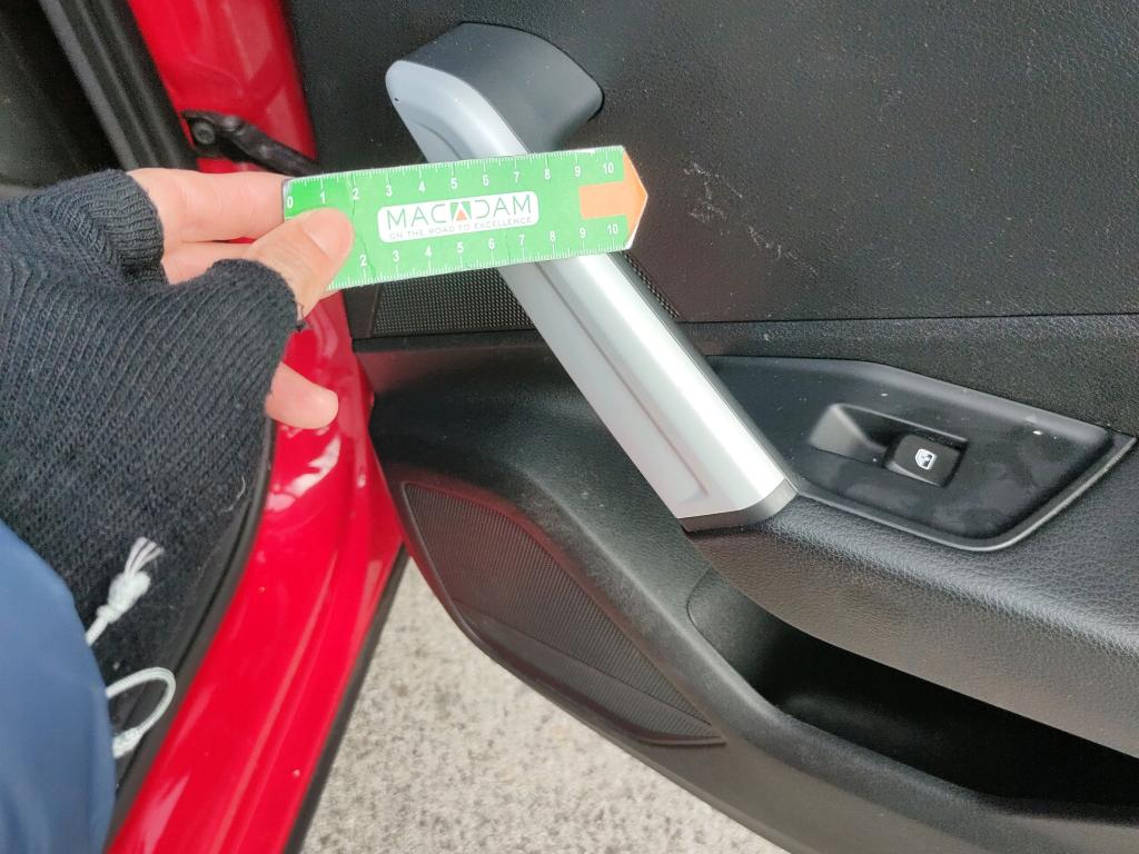 Daño en Guarnecido puerta Arañazo ligero Arañazo ligero