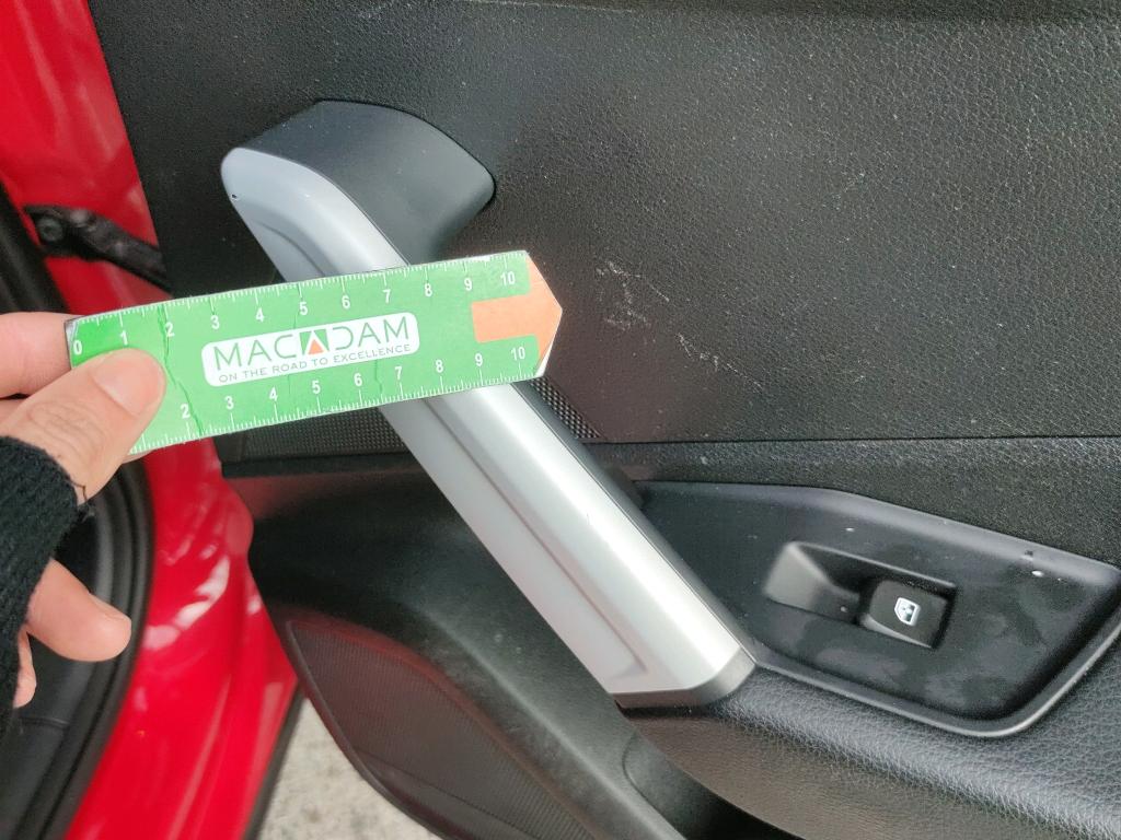 Daño en Guarnecido puerta Arañazo ligero Arañazo ligero