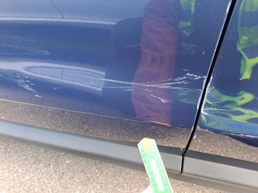 Daño en Puerta delantera izquierda Bollo Bollo