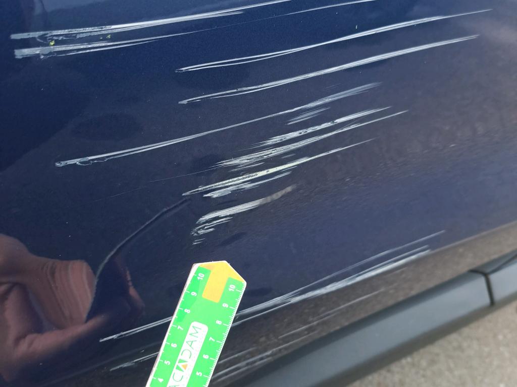 Daño en Puerta trasera derecha Bollo Bollo