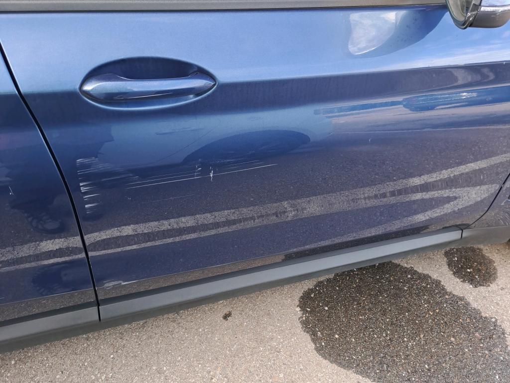 Daño en Puerta delantera derecha Bollo Bollo