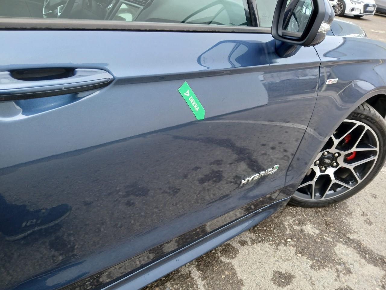 Daño en Puerta delantera derecha Golpe carrocería Golpe carrocería