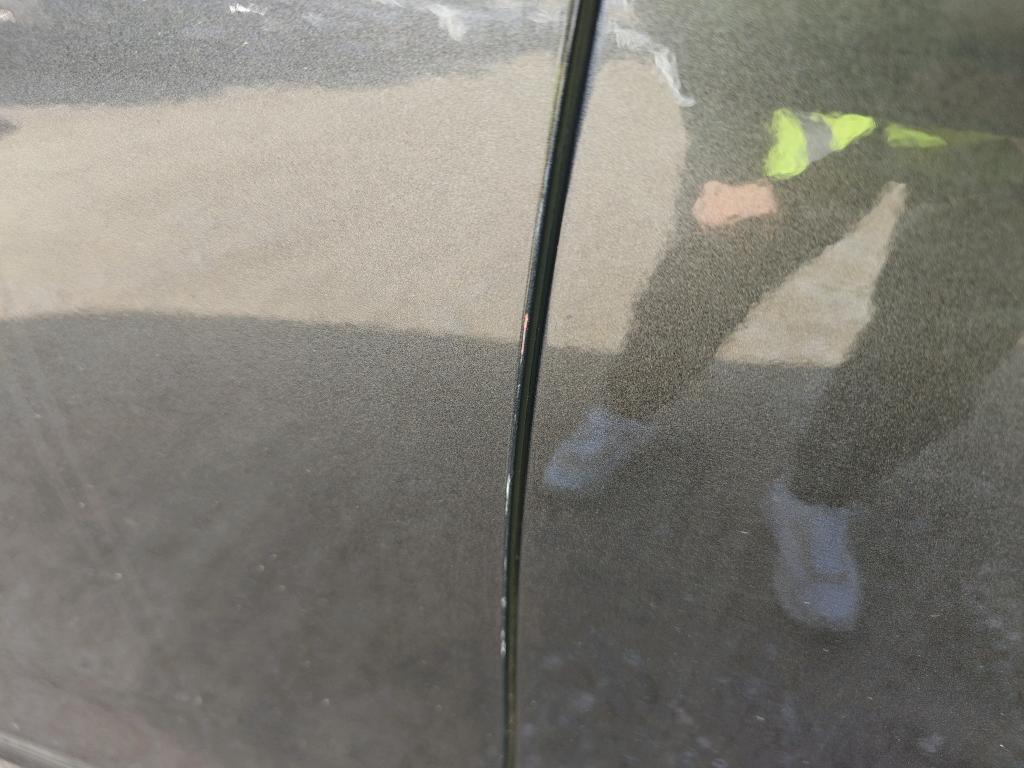Daño en Puerta delantera izquierda Arañazo ligero Arañazo ligero