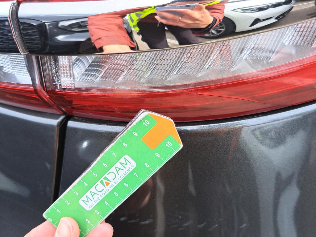 Daño en Optico trasero derecho Roto Roto