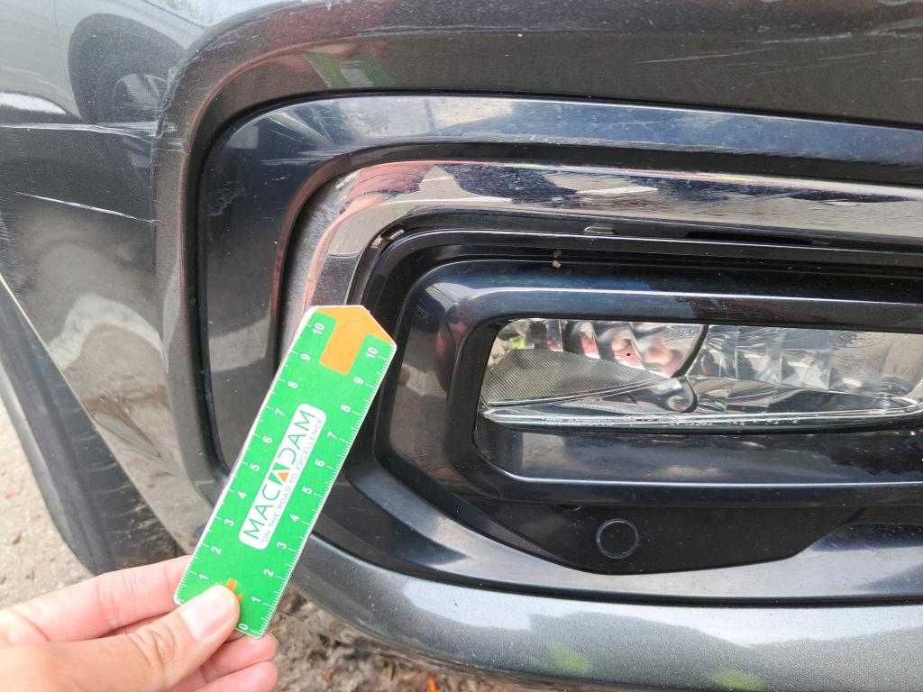 Daño en moldura forzado forzado