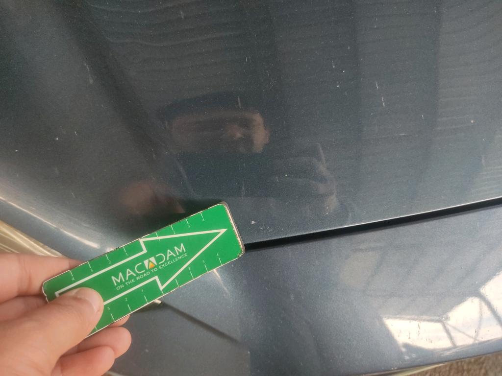 Daño en capo Arañazo ligero Arañazo ligero
