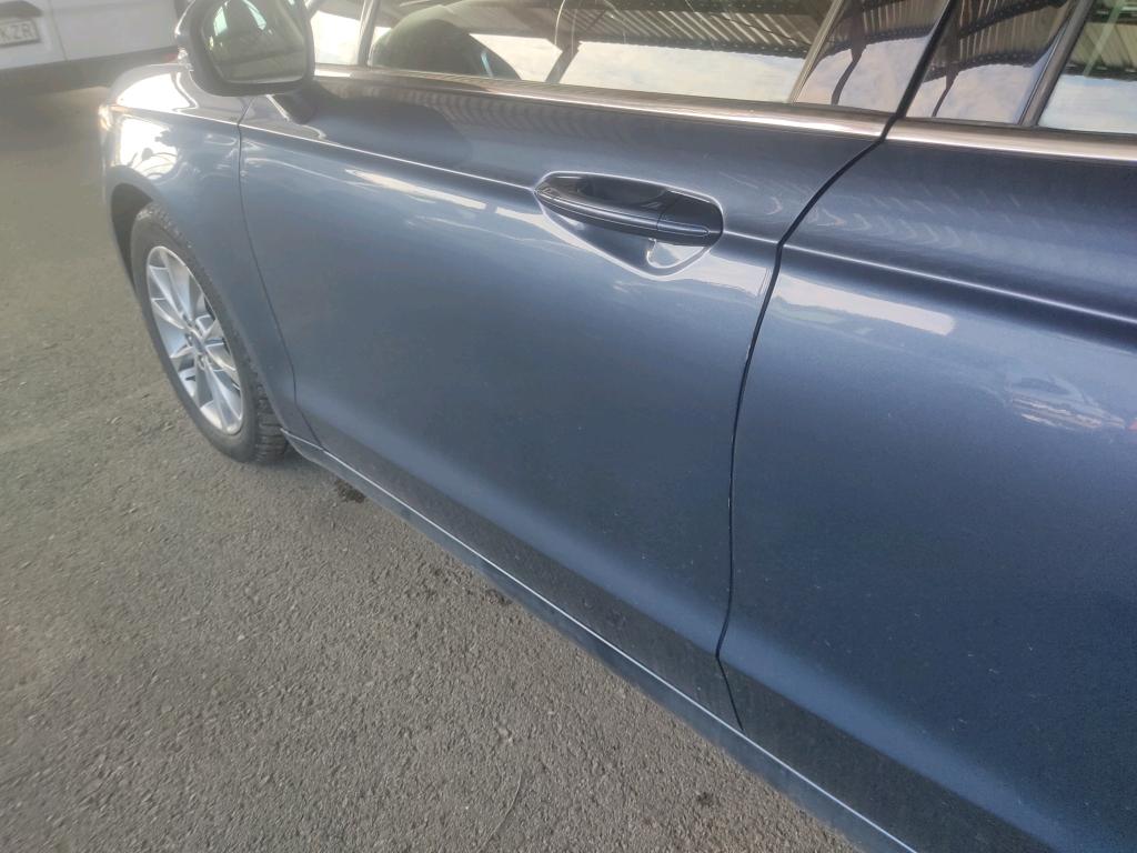 Daño en Puerta delantera izquierda Arañazo ligero Arañazo ligero