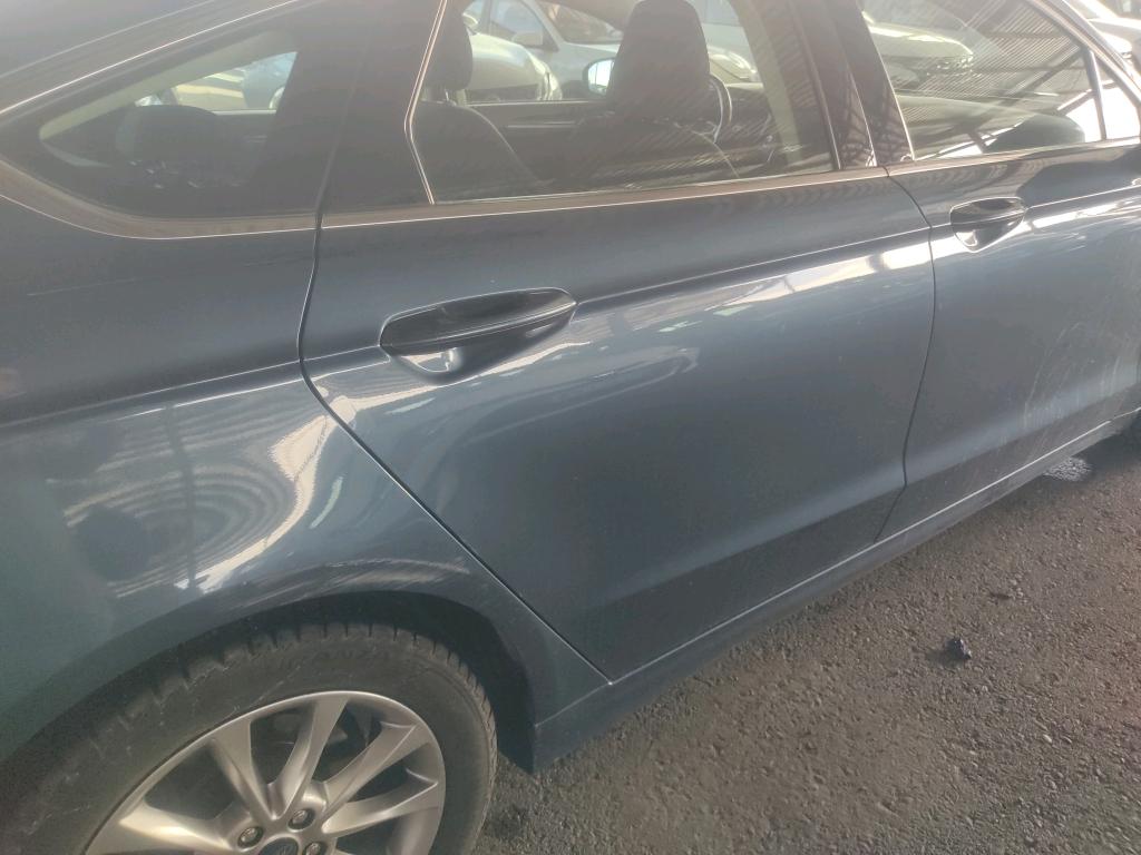 Daño en Puerta trasera derecha Arañazo ligero Arañazo ligero