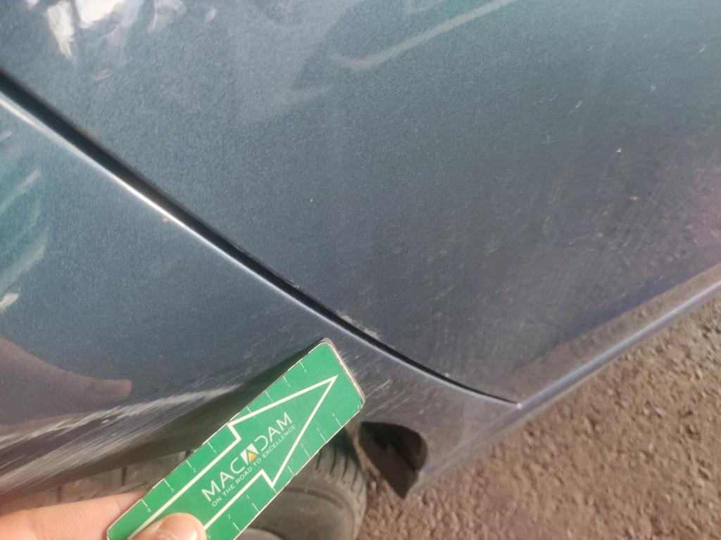 Daño en Puerta trasera derecha Arañazo ligero Arañazo ligero
