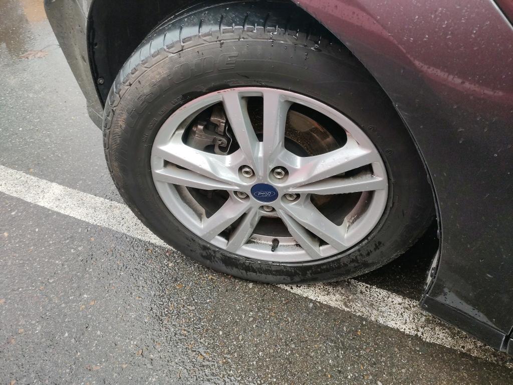 Daño en Neumatico Dl Iz Usado Usado