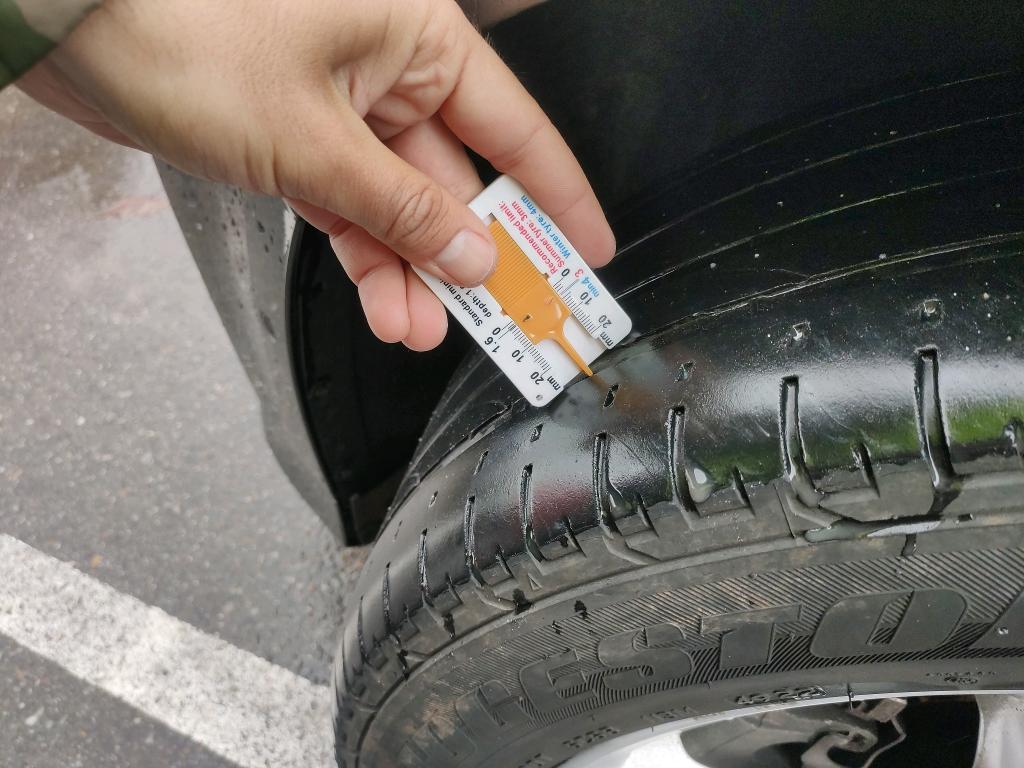 Daño en Neumatico Dl Iz Usado Usado