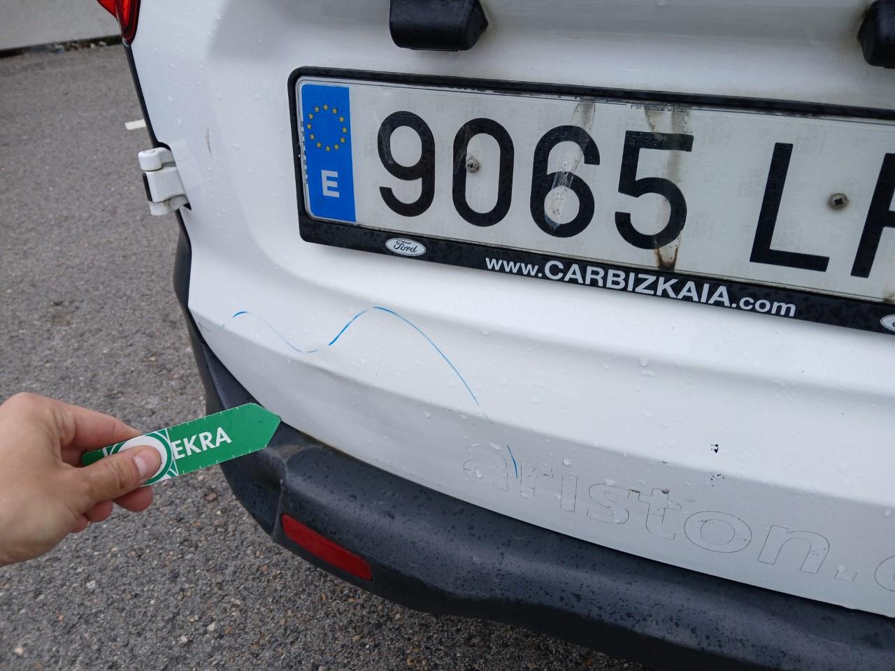 Daño en Puerta trasera izquierda Golpe carrocería Golpe carrocería