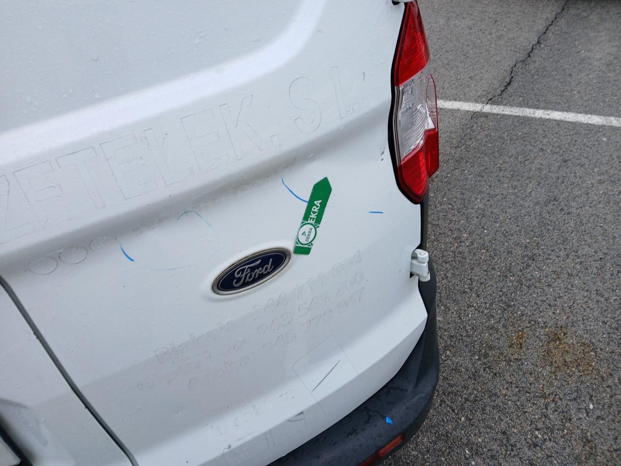Daño en Puerta trasera derecha Golpe carrocería Golpe carrocería