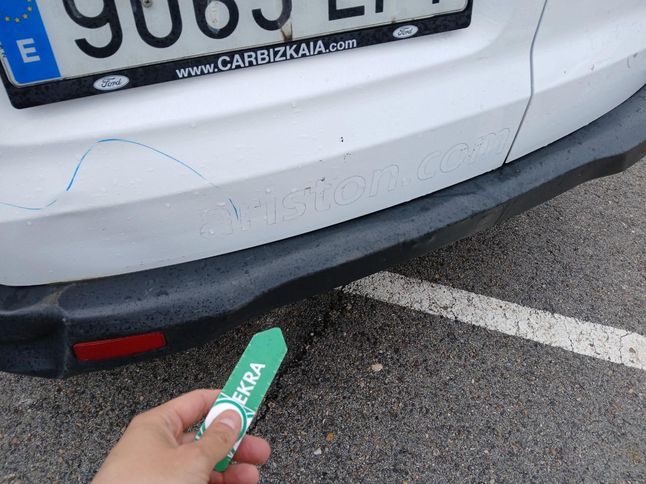 Daño en Parachoque trasero Golpe carrocería Golpe carrocería