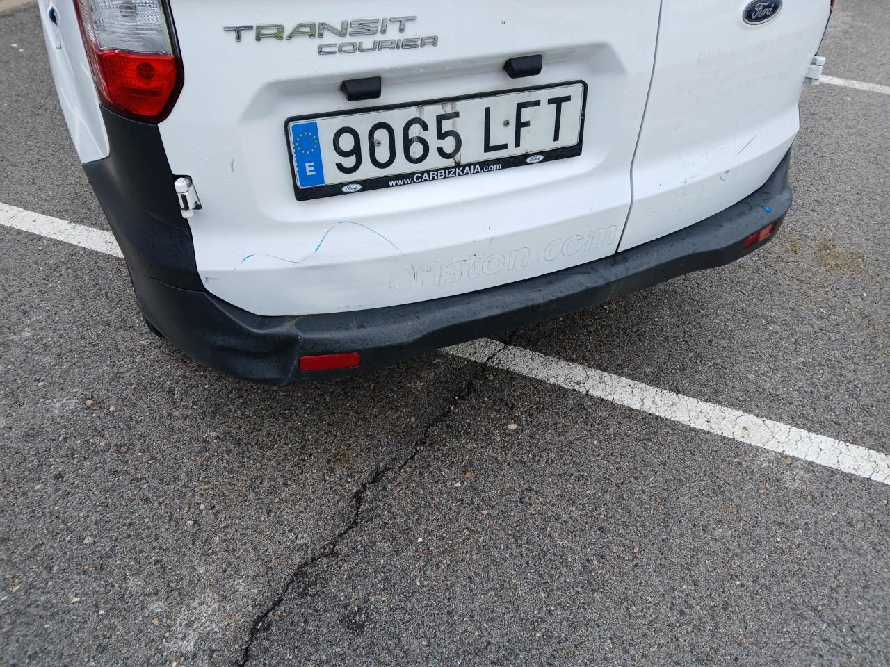 Daño en Parachoque trasero Golpe carrocería Golpe carrocería