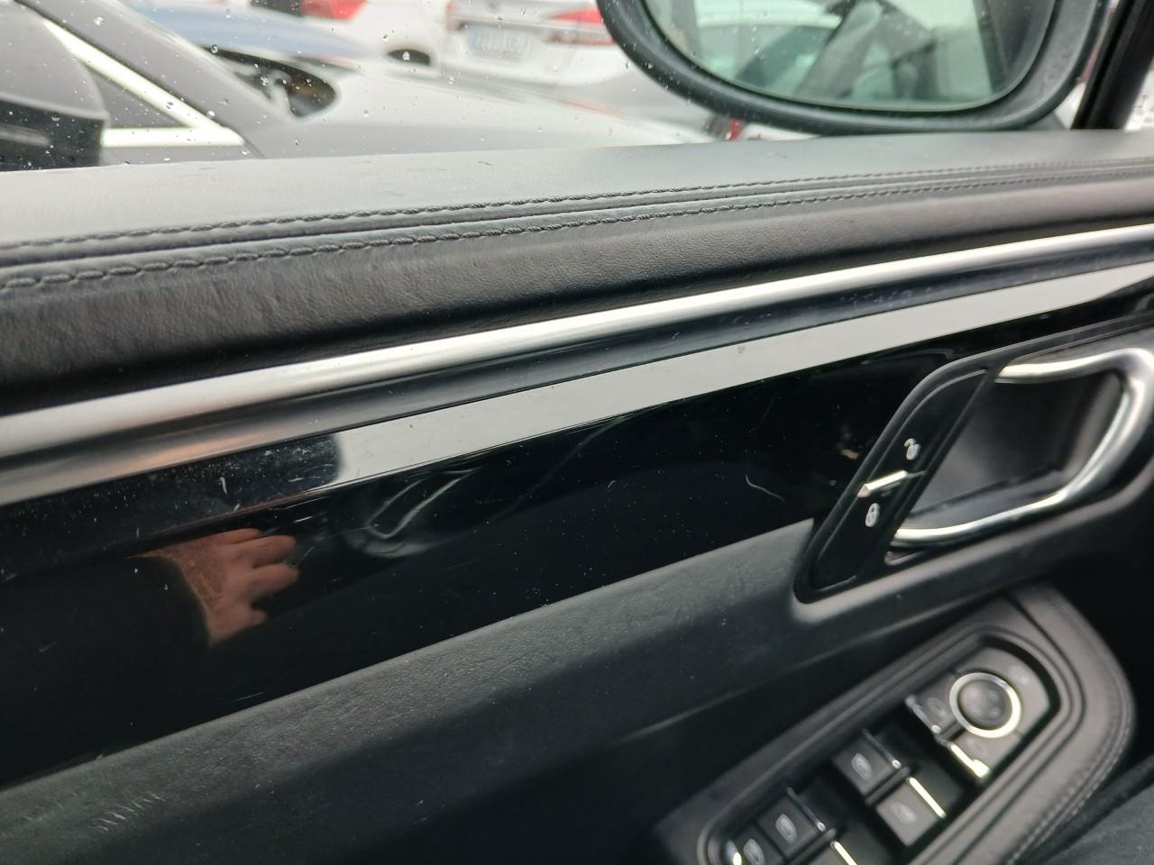 Daño en Guarnecido puerta Golpe carrocería Golpe carrocería