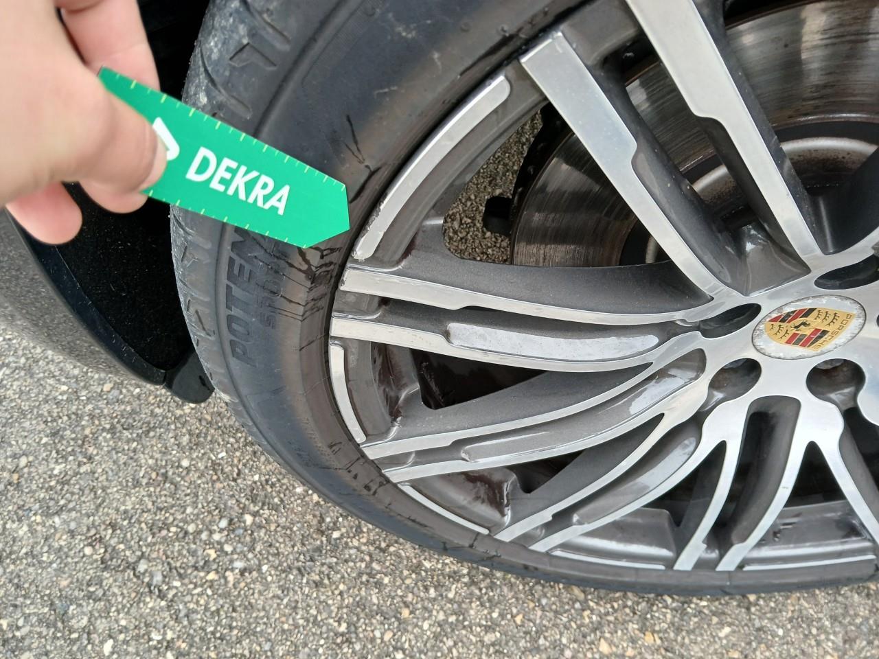 Daño en Llanta Golpe carrocería Golpe carrocería