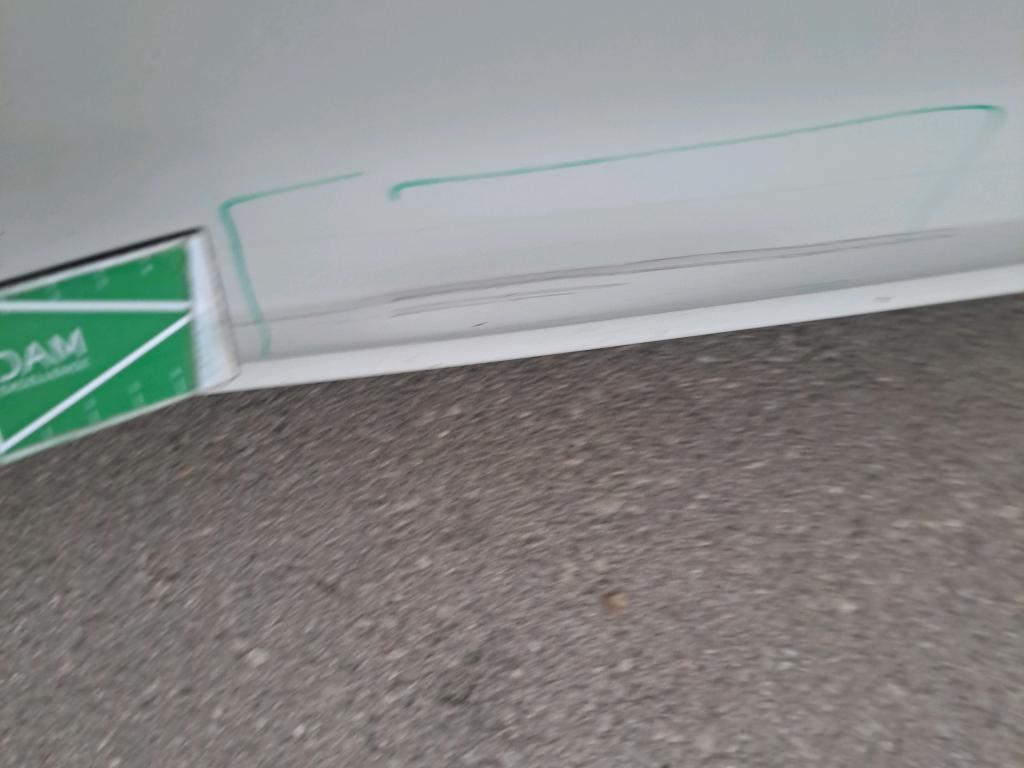 Daño en Puerta delantera derecha hundido hundido