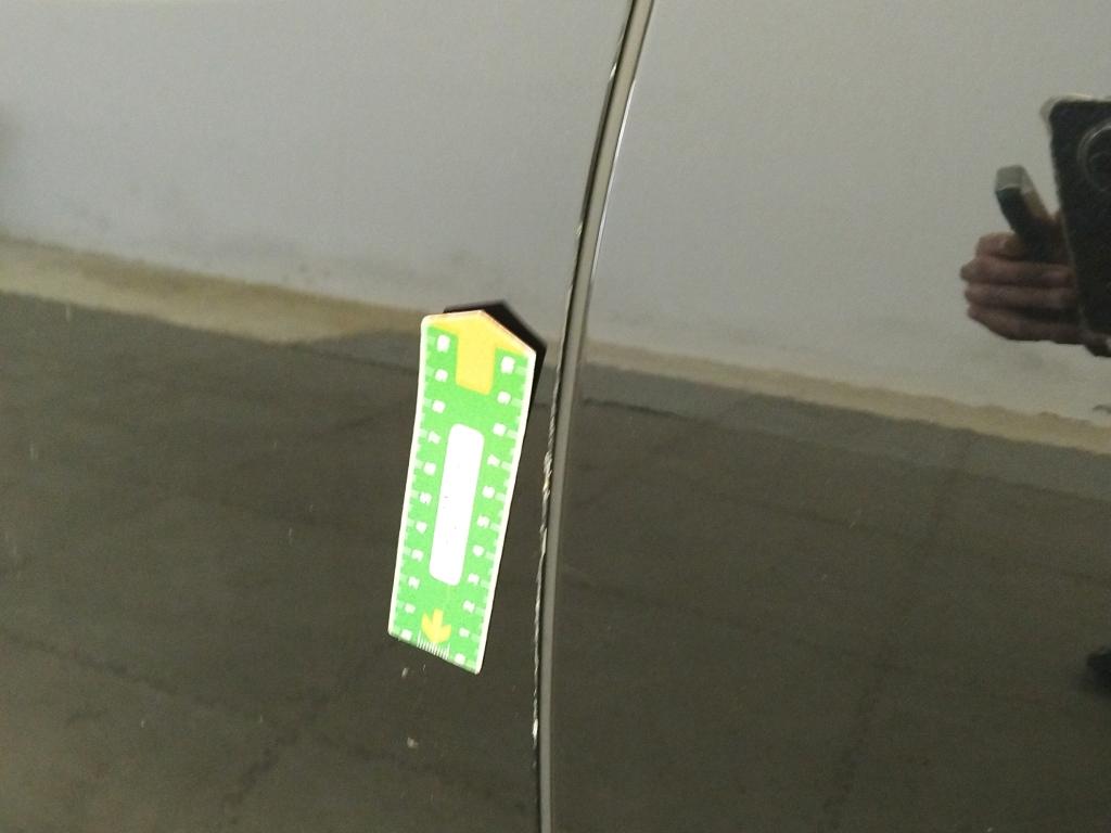 Daño en Puerta delantera izquierda Arañazo ligero Arañazo ligero