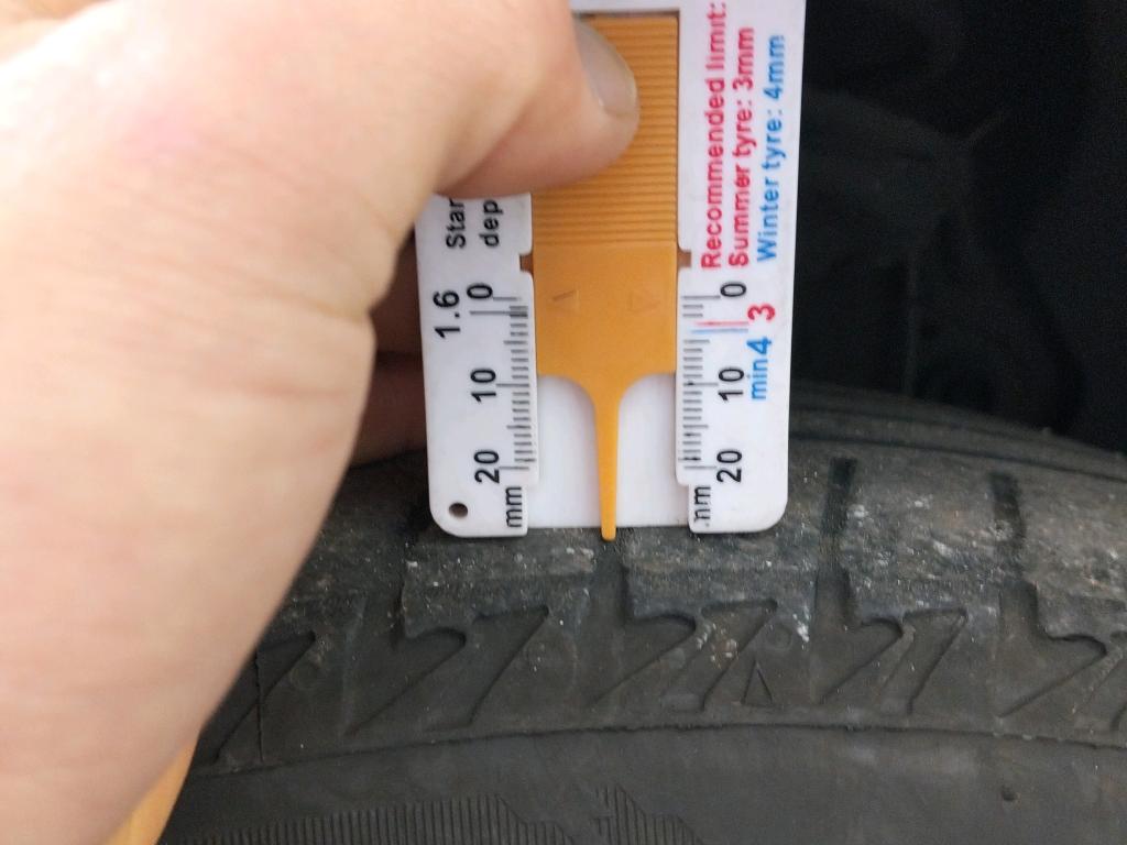 Daño en Neumatico Dl Iz Usado Usado