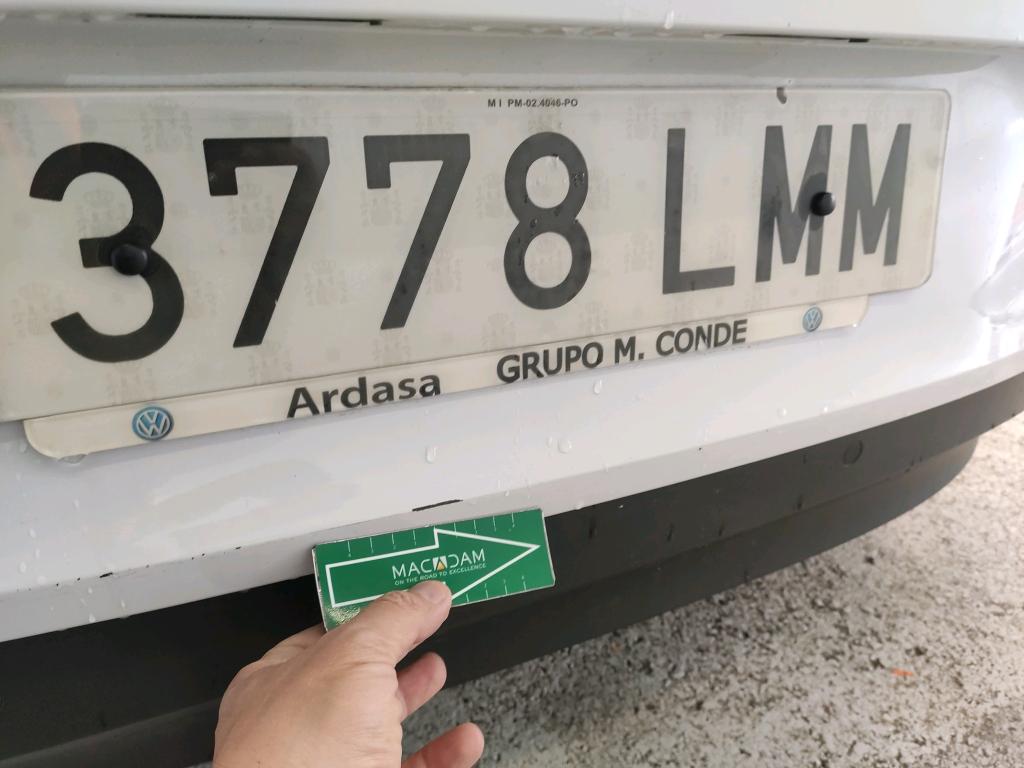 Daño en Parachoque trasero Arañazo ligero Arañazo ligero
