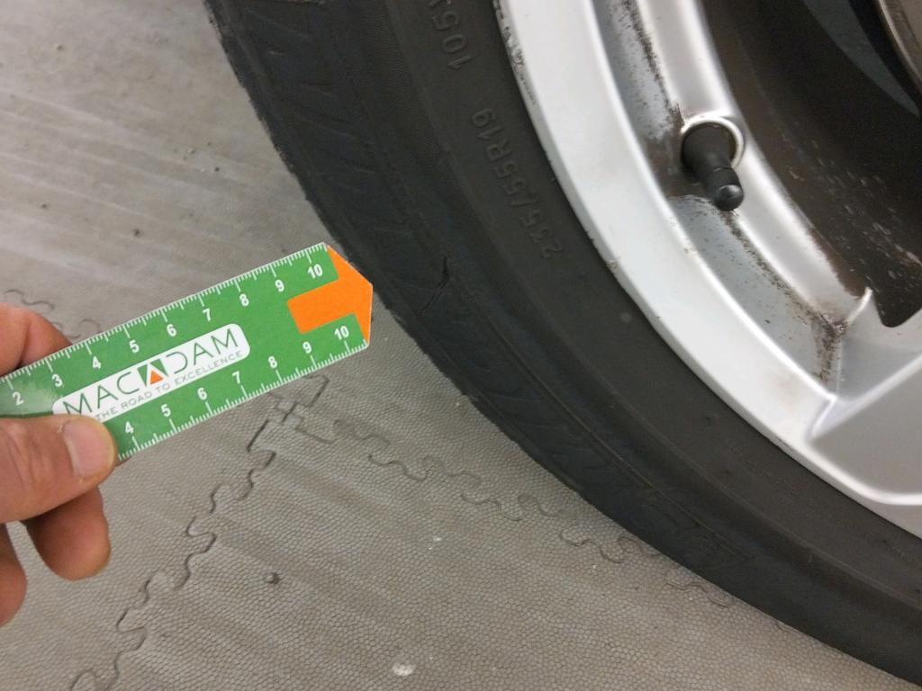 Daño en Neumatico Dl Iz Roto Roto