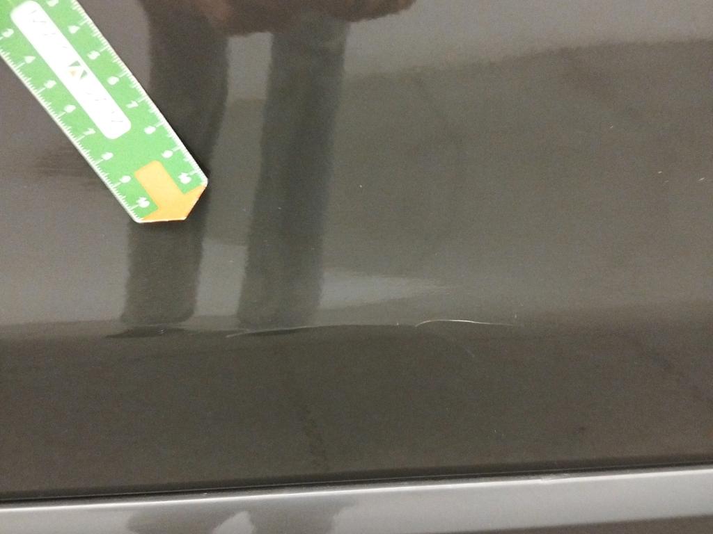 Daño en Puerta delantera derecha Defectuoso Defectuoso