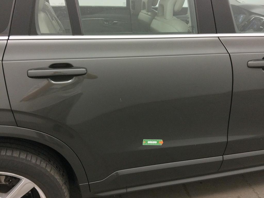 Daño en Puerta trasera derecha Arañazo ligero Arañazo ligero