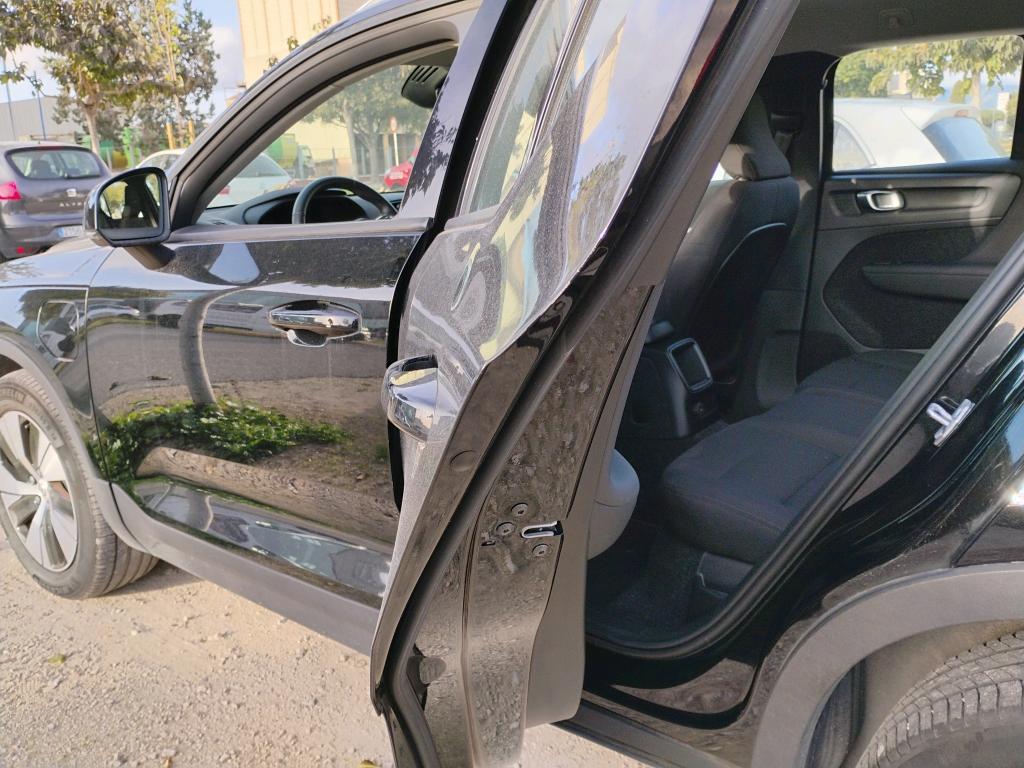 Daño en Puerta trasera izquierda Arañazo ligero Arañazo ligero