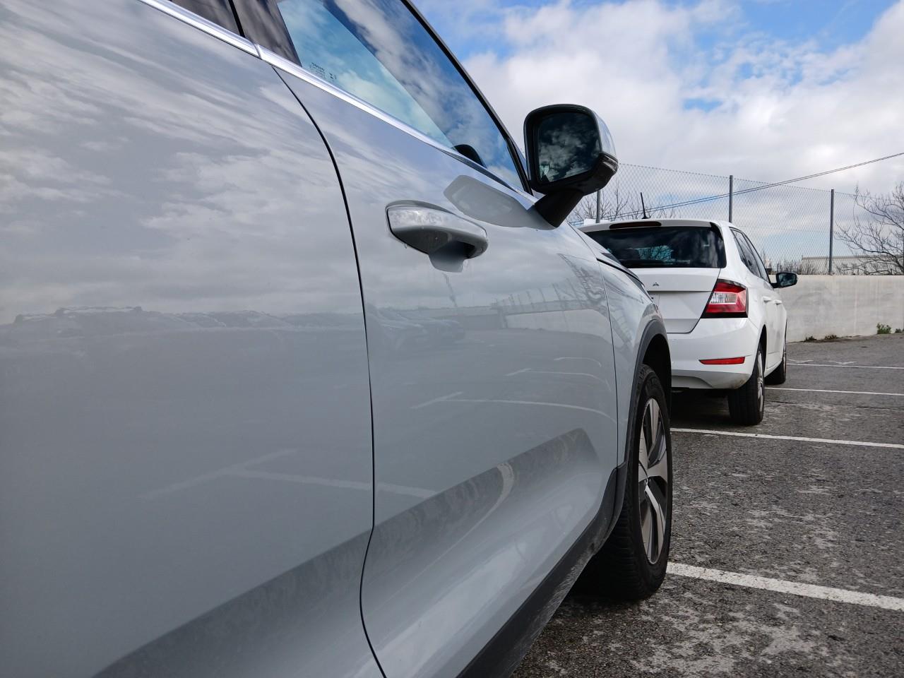 Daño en Puerta delantera derecha Golpe carrocería Golpe carrocería