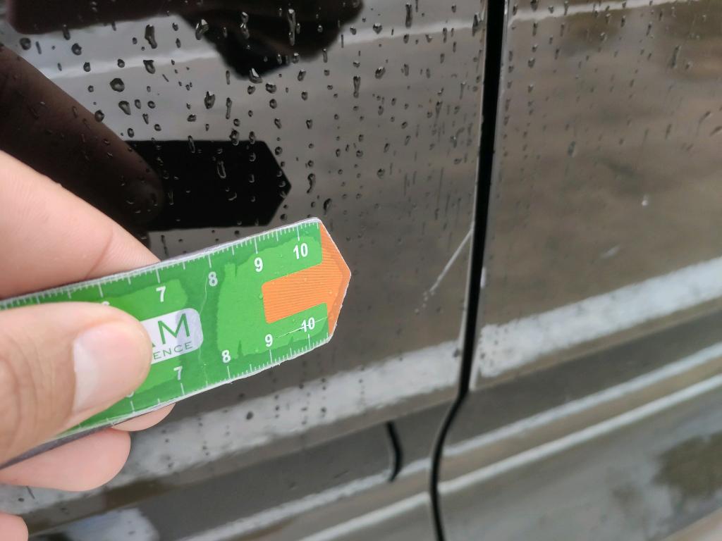 Daño en Puerta trasera derecha Arañazo ligero Arañazo ligero