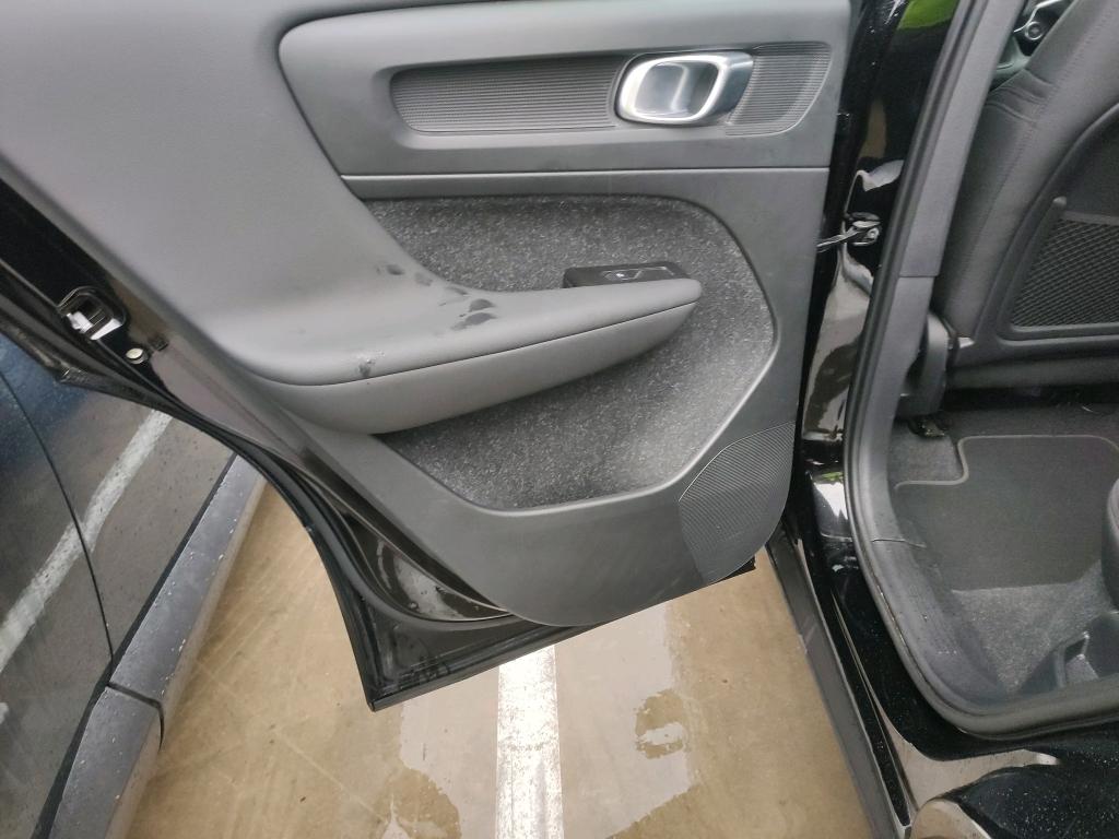 Daño en Guarnecido puerta Arañazo ligero Arañazo ligero