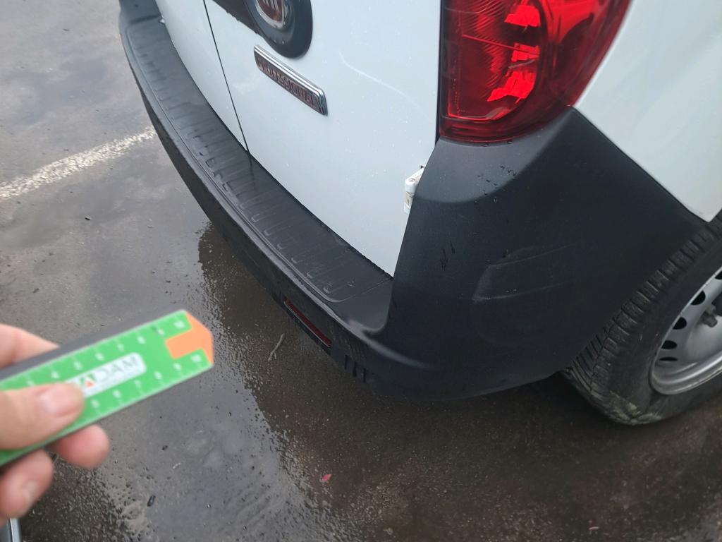 Daño en Parachoque trasero Arañazo ligero Arañazo ligero