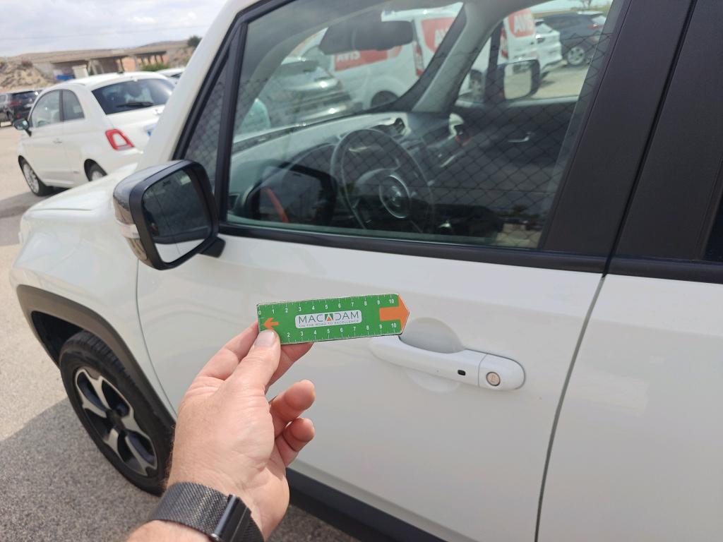Daño en panel dañado dañado