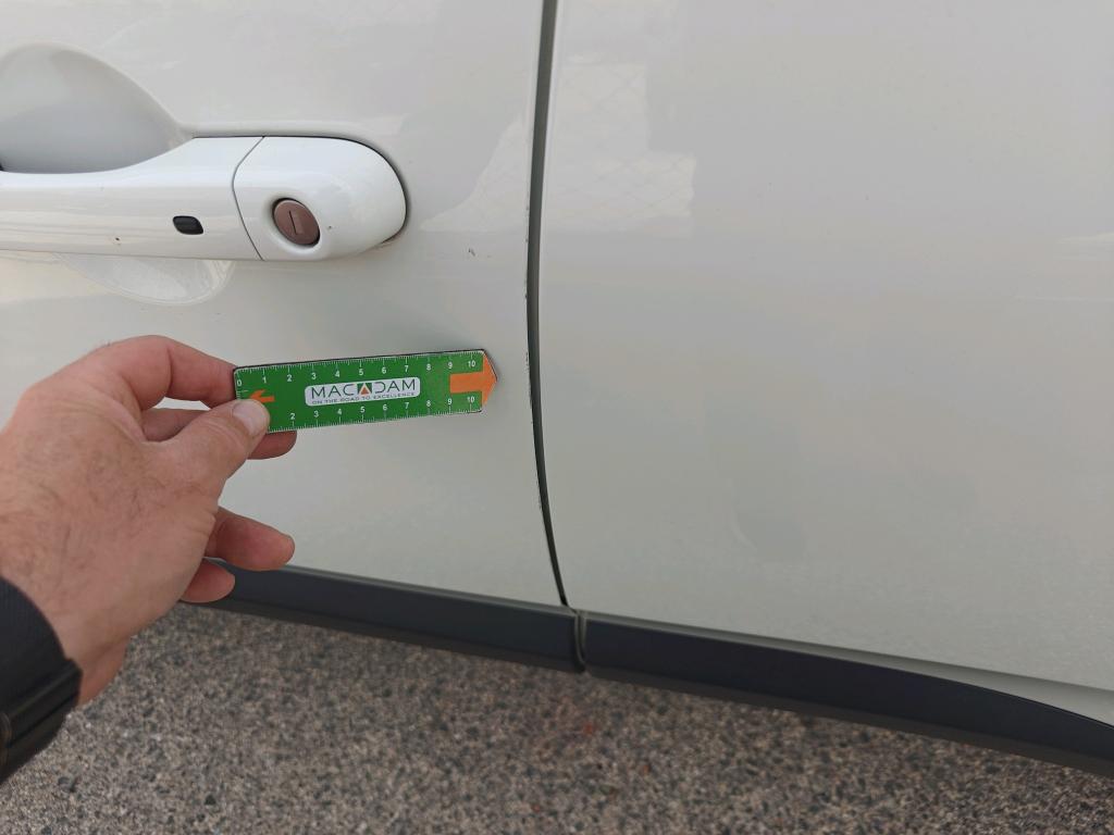 Daño en panel dañado dañado